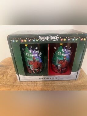 Snoop Dogg Merry Christmas Pint Glasses - Set of 2 (Green & Red)